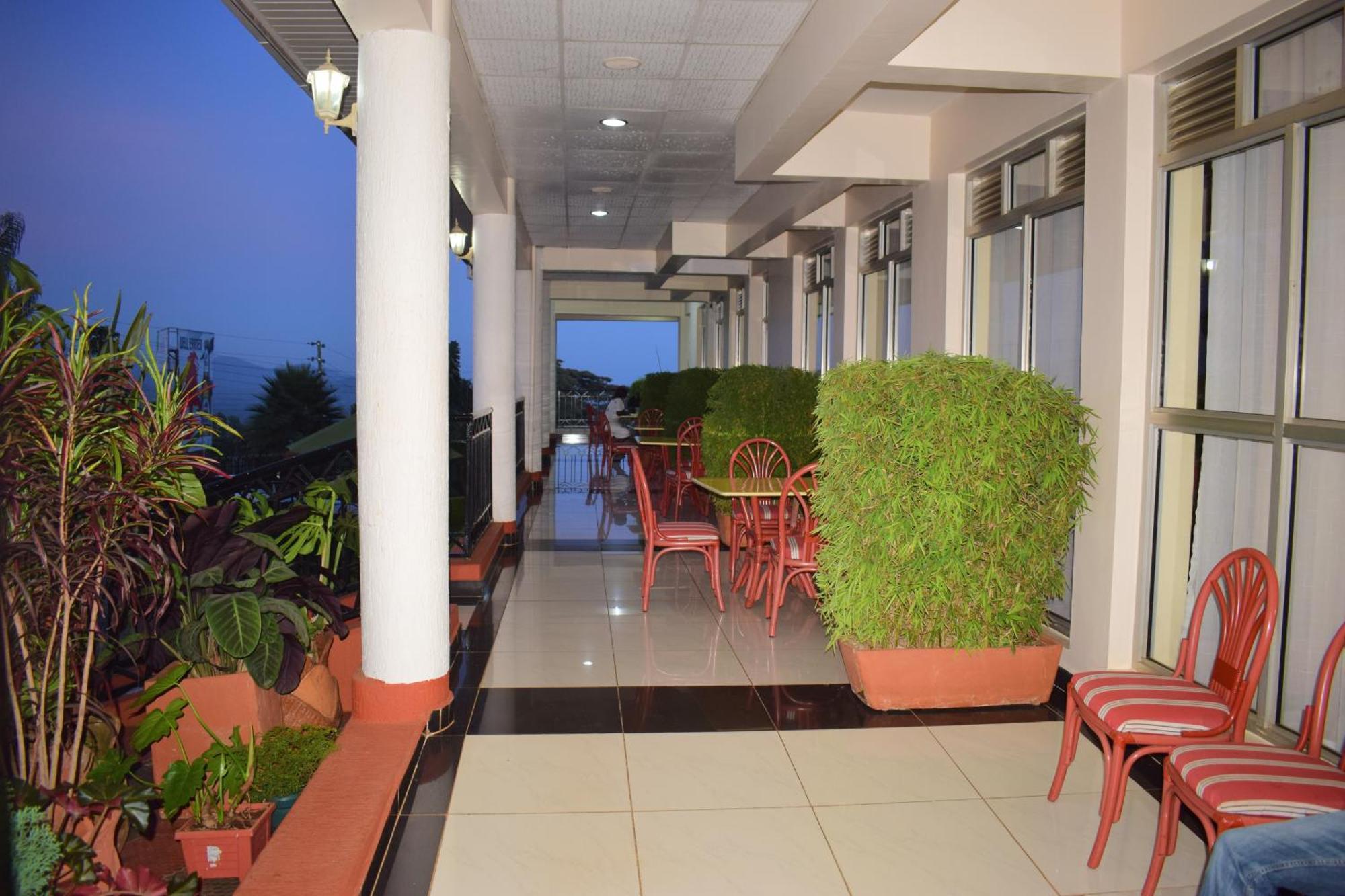Meru Slopes Hotel Exteriér fotografie