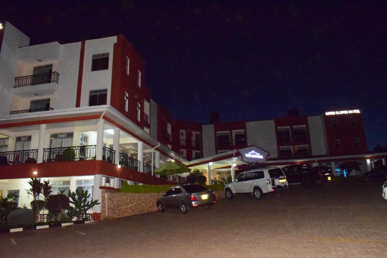 Meru Slopes Hotel Exteriér fotografie